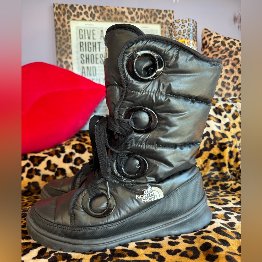 The North Face Black Puffer Snow Boots Size 7 ❄️ Cozy Winter Street Style